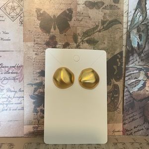 💫 vintage matte gold studs